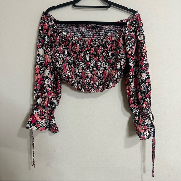 floral dynamite crop top with 3/4 sleeves - Picture 1 of 4